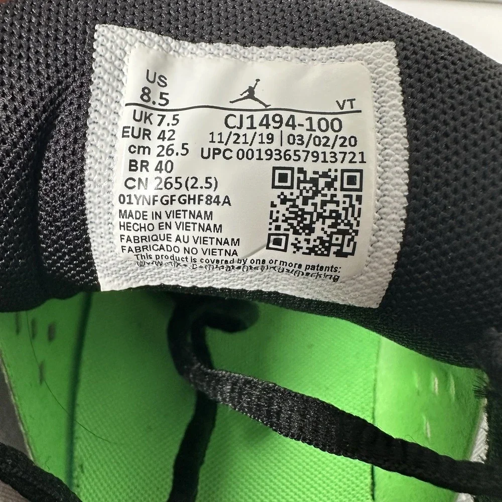 Jordan zoom trunner