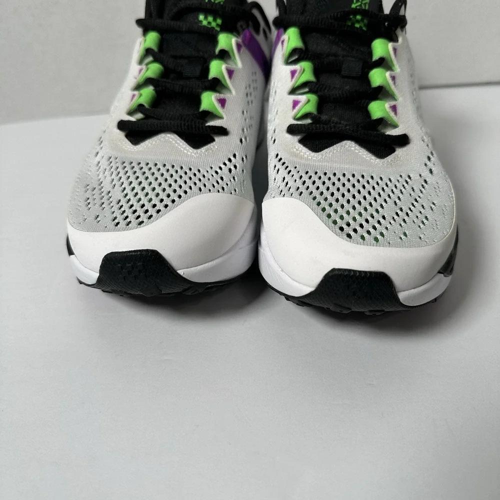 Jordan zoom trunner