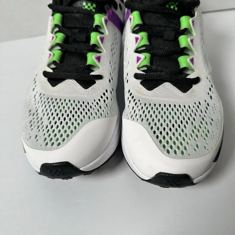 Jordan zoom trunner