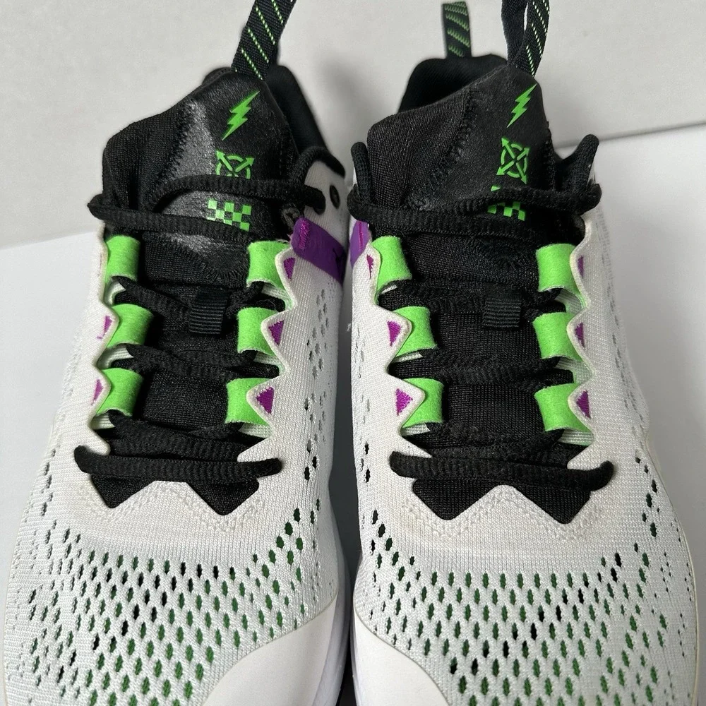 Jordan zoom trunner