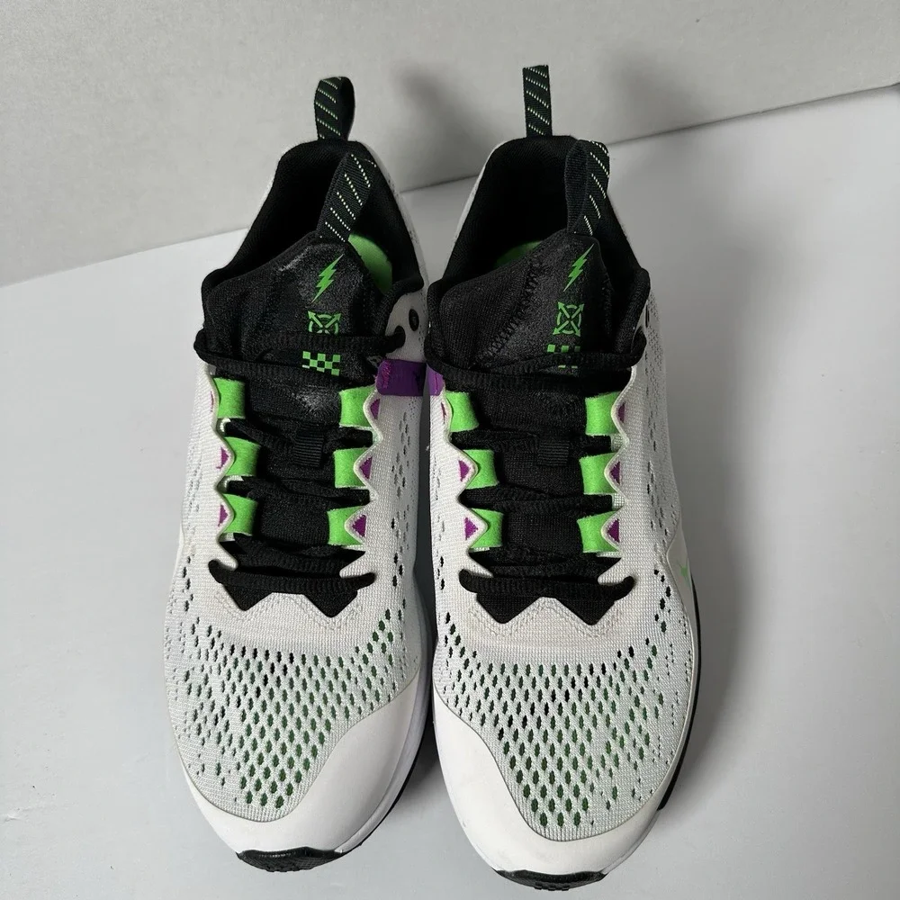 Jordan zoom trunner