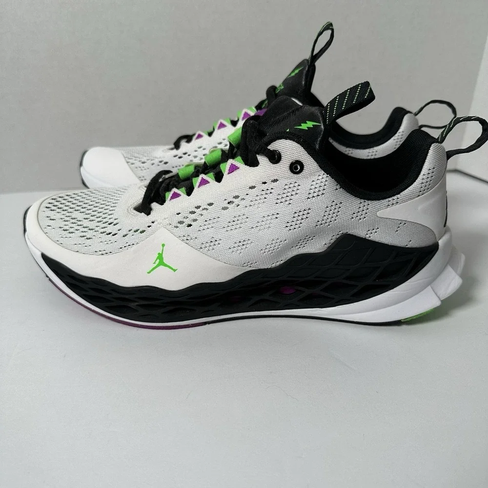 Jordan zoom trunner
