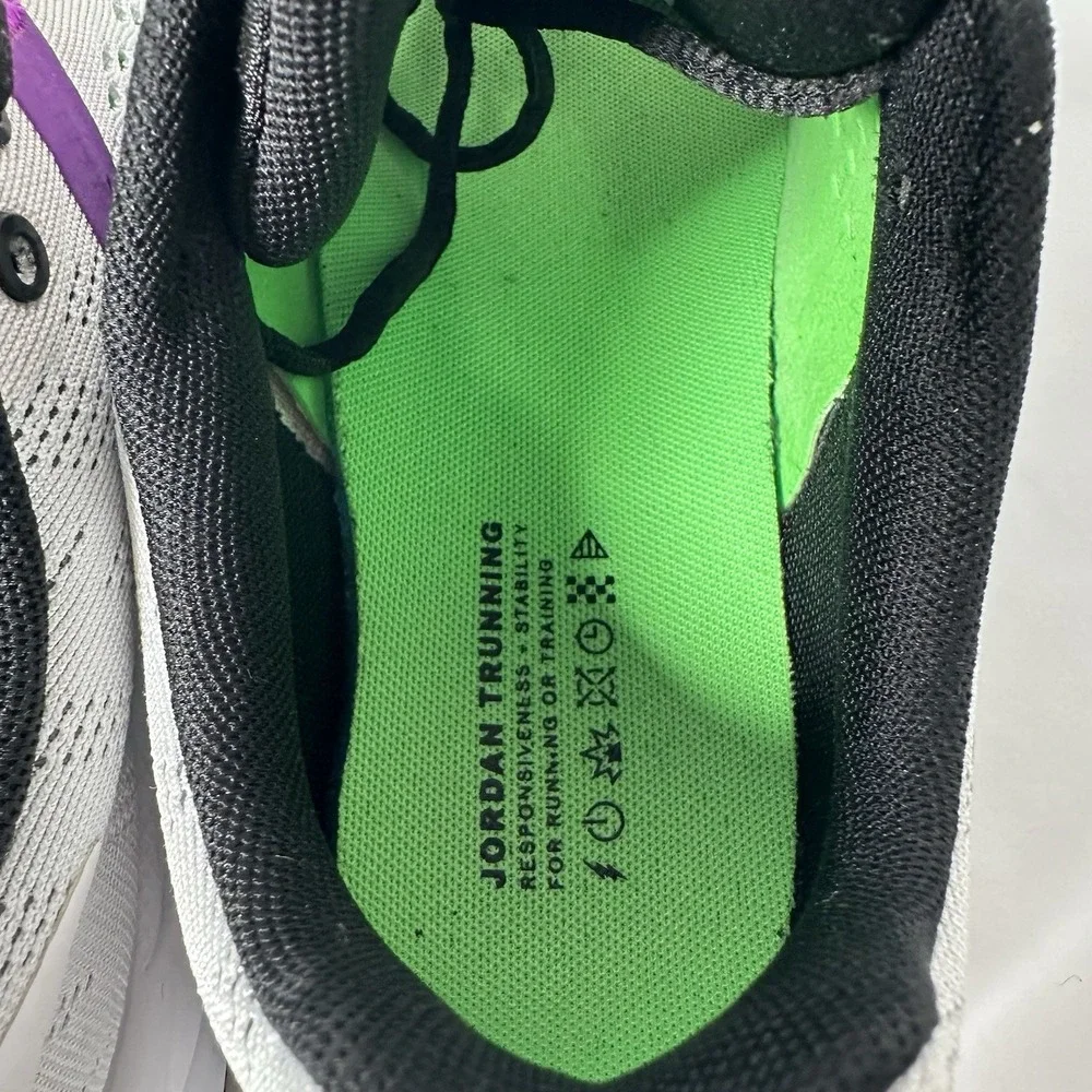 Jordan zoom trunner