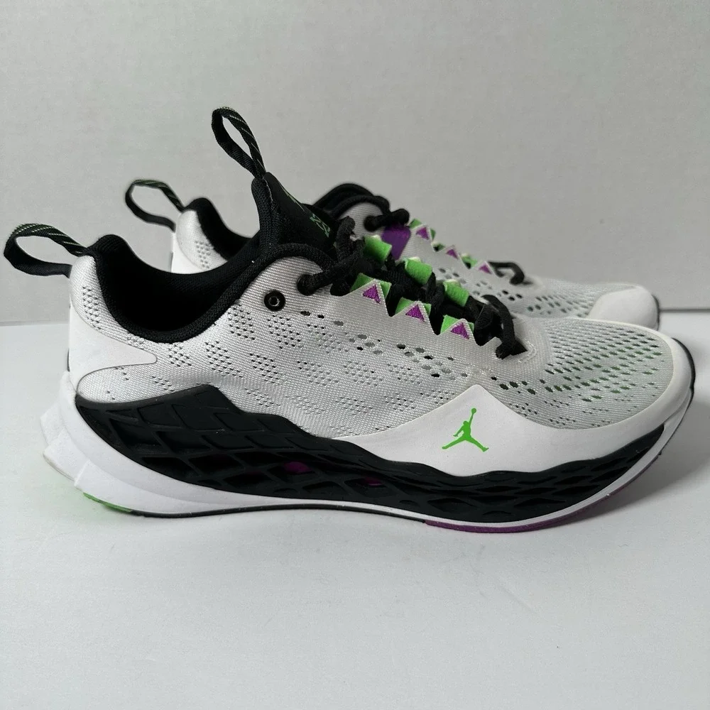 Jordan zoom trunner