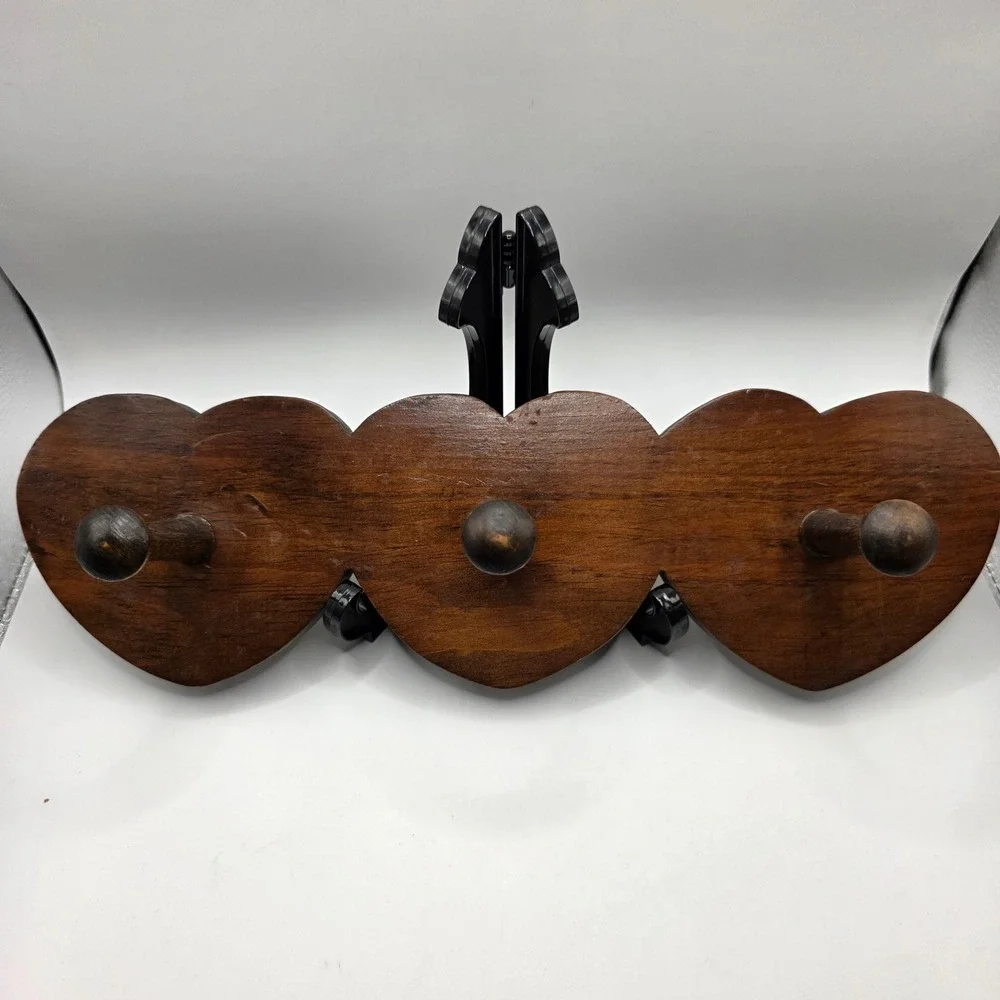 Vtg Rustic Wooden Heart Wall Rack 3‎ Peg Hook Hanger Dark Wood Farmhouse Decor