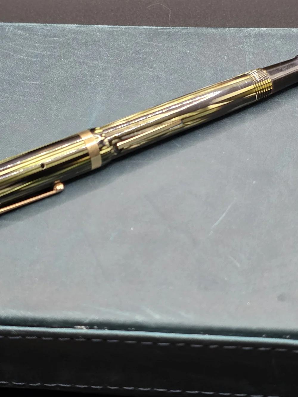 FULLY RESTORED Vintage Sheaffer Balance Lifetime Green Striated 14K Gold Nib