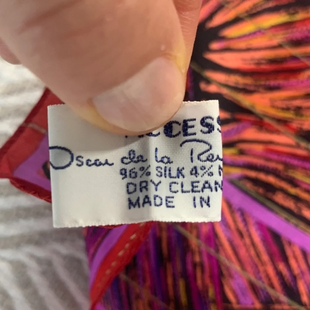 Oscar de la Renta 30” square