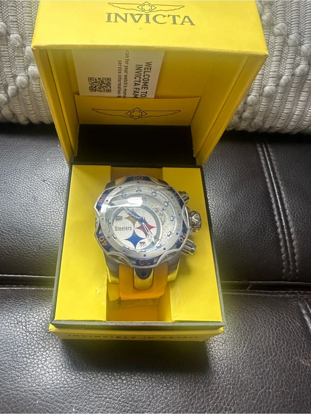 Invicta bold yellow