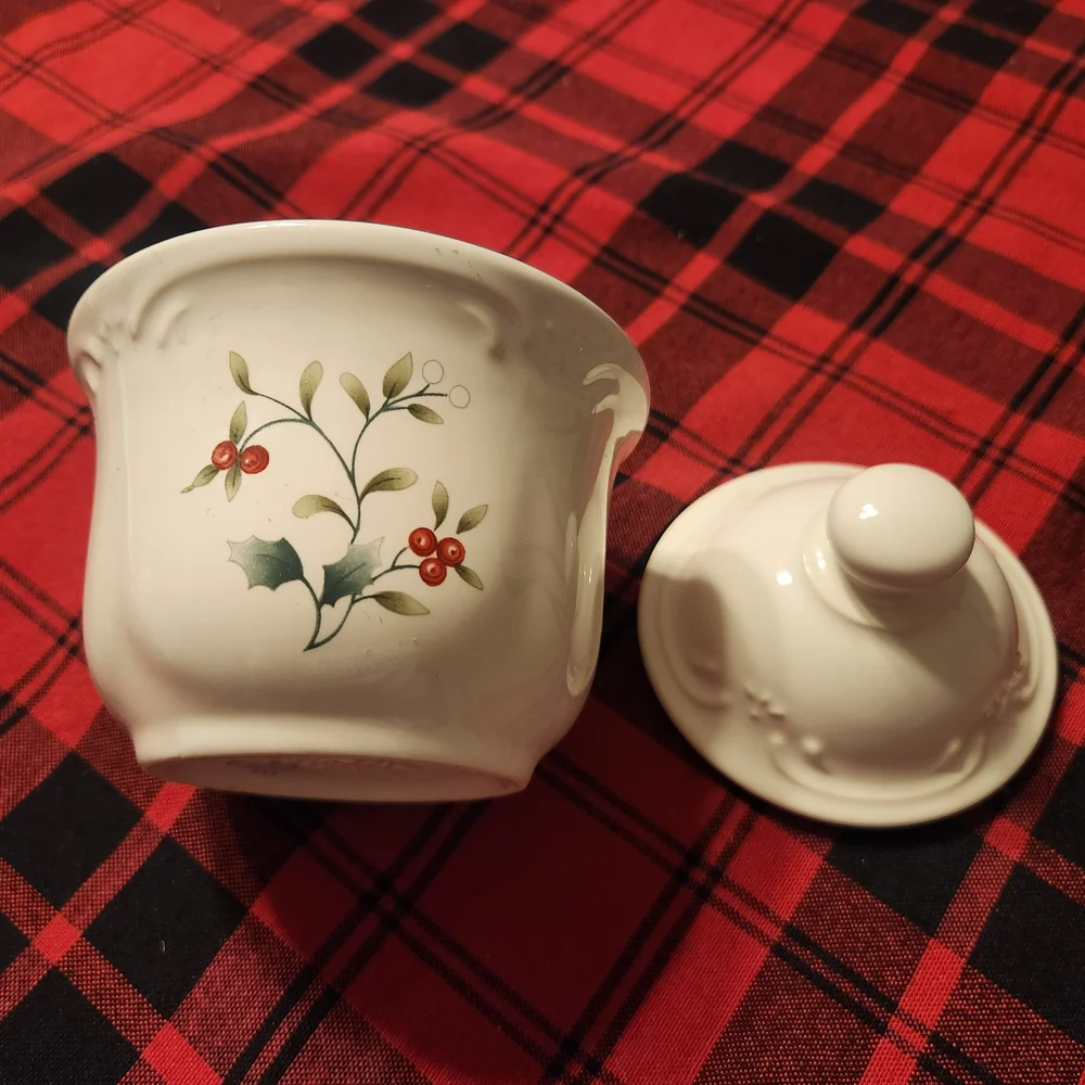 Pfaltzgraff winterberry stoneware