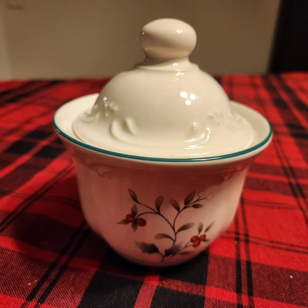 Pfaltzgraff winterberry stoneware