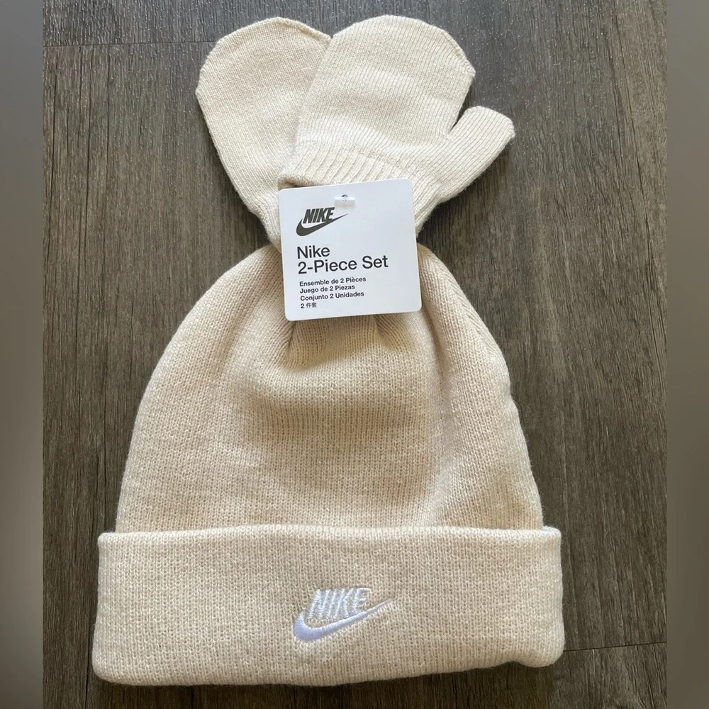 Nike Toddler Size 2T-4T Hat and Mittens 2 Piece Set Sanddrift Winter Fall NWT