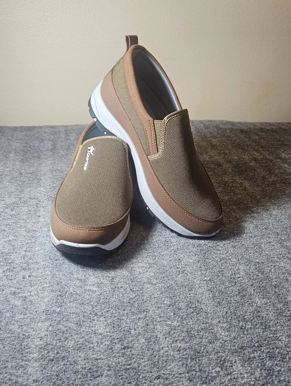 Brown Trop Orthopedic Slip-On Men's Casual Sneakers. Size 9