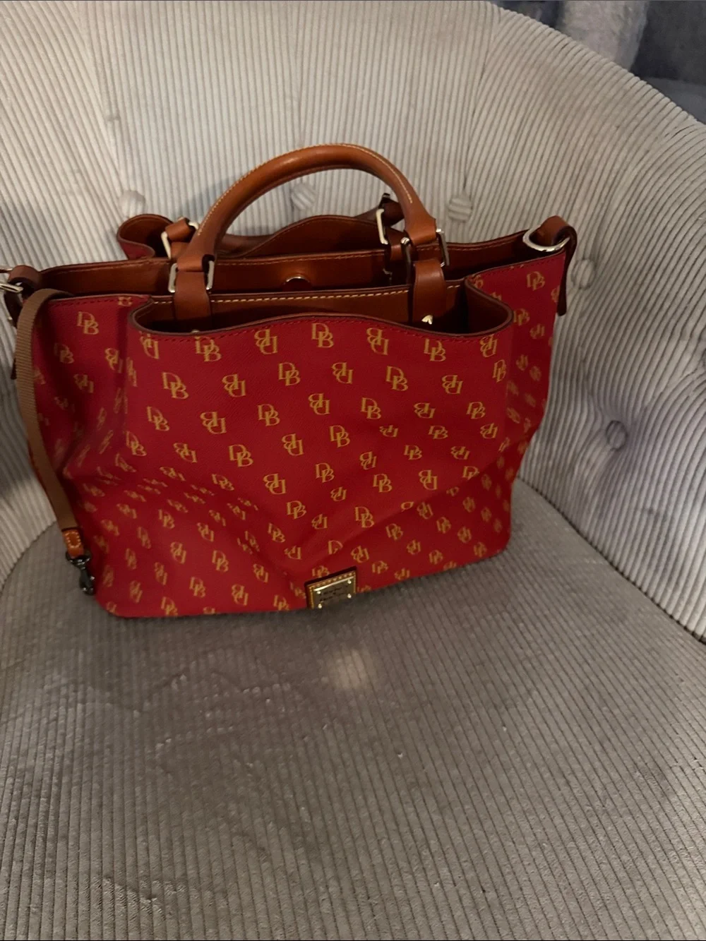 Dooney & Bourke classic dooney