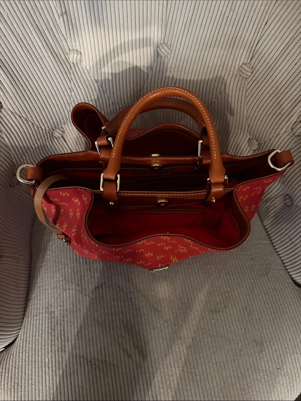 Dooney & Bourke classic dooney