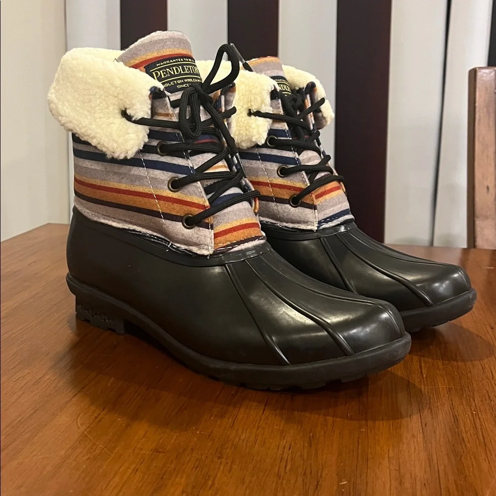 Pendleton Bridger Stripe Mid Duck Boots new Rain Snow Women’s Size 8