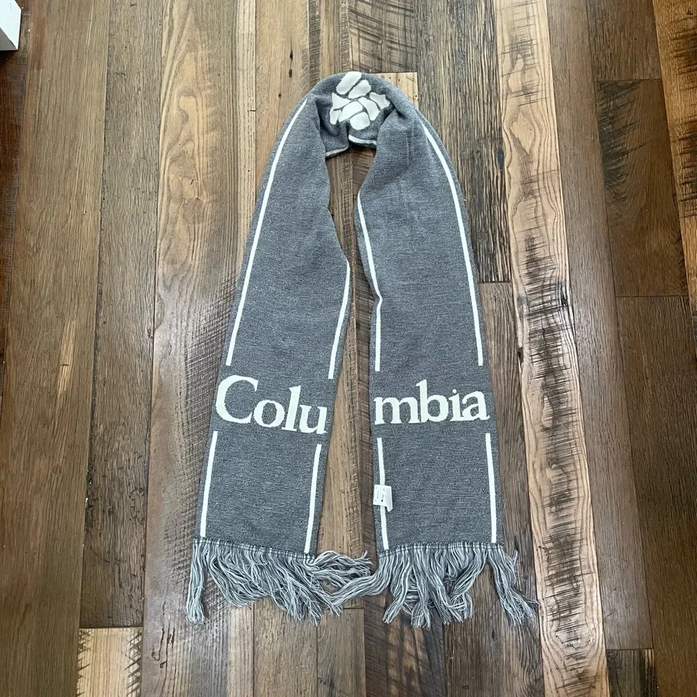 NEW Columbia thick winter scarf.