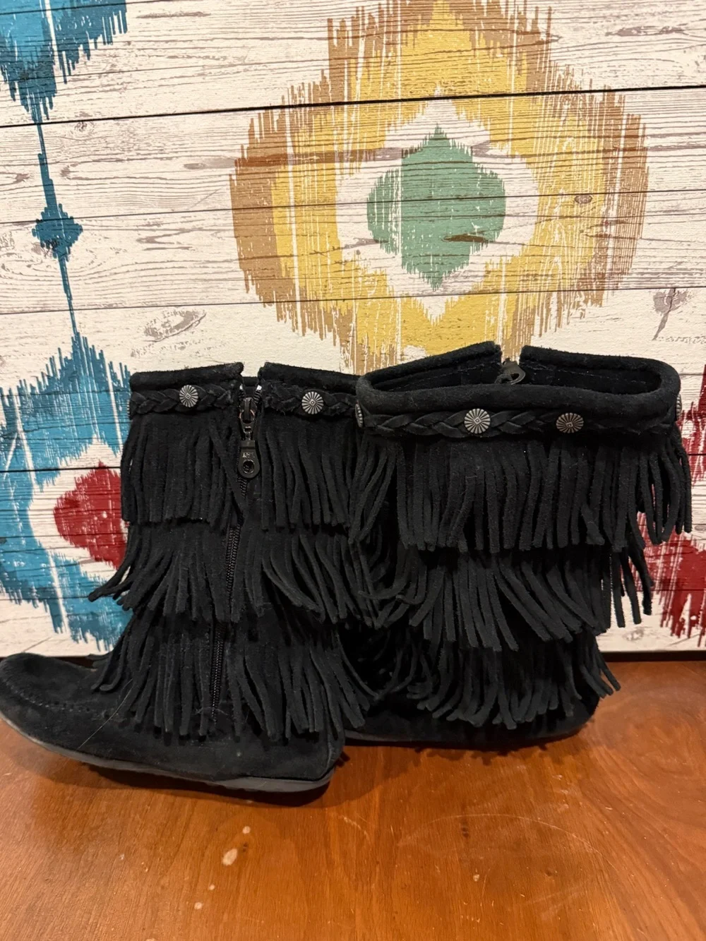 Minnetonka stylish black