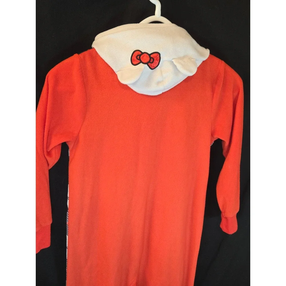 Hello Kitty embrace cozy