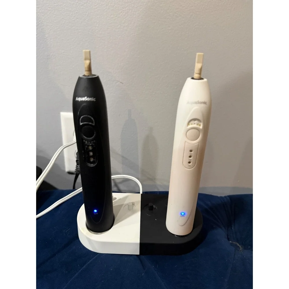 AquaSonic Electric‎ Toothbrush Black White Charging Base 2 Handles