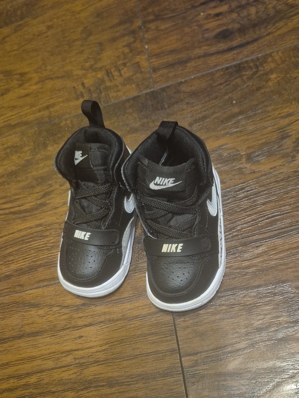 Nike Kids Black & White Low-Top Sneakers