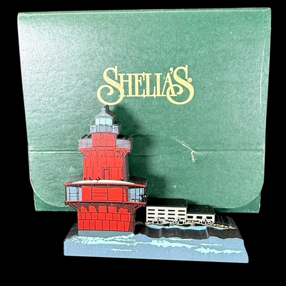 Newport News Middle Ground‎ Light, Virginia Shelia's Shelf Sitter with Box 2000