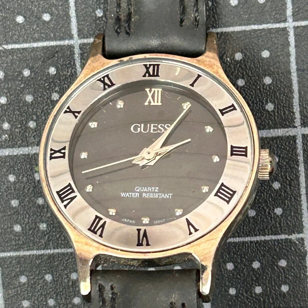 Vintage 1996 Guess Watch Black‎ Dial Roman Numeral Bezel Leather Strap 25mm
