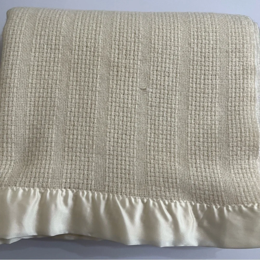 Faribo vintage cream