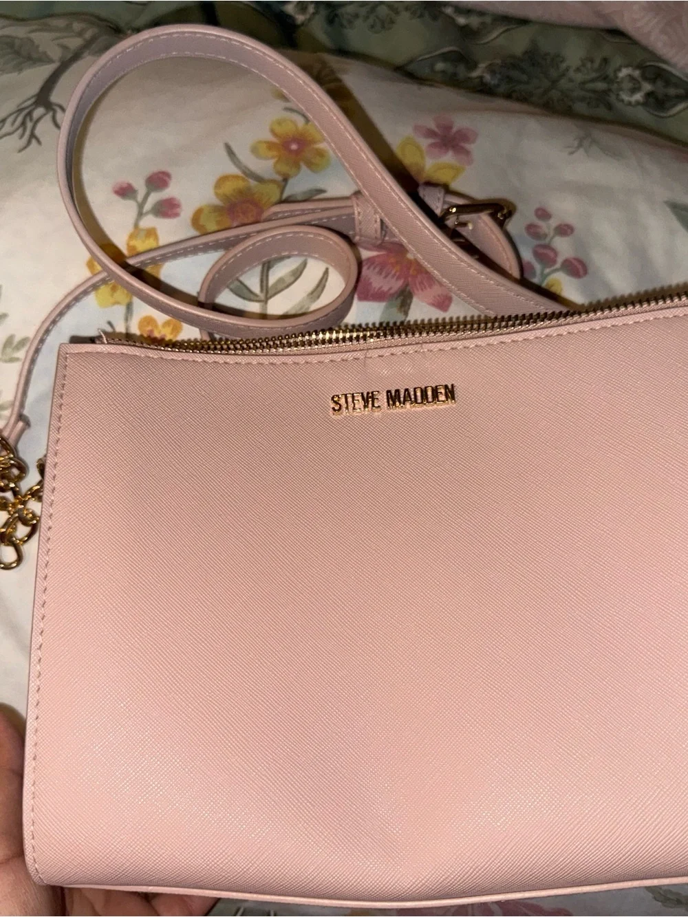 Steve Madden compact steve