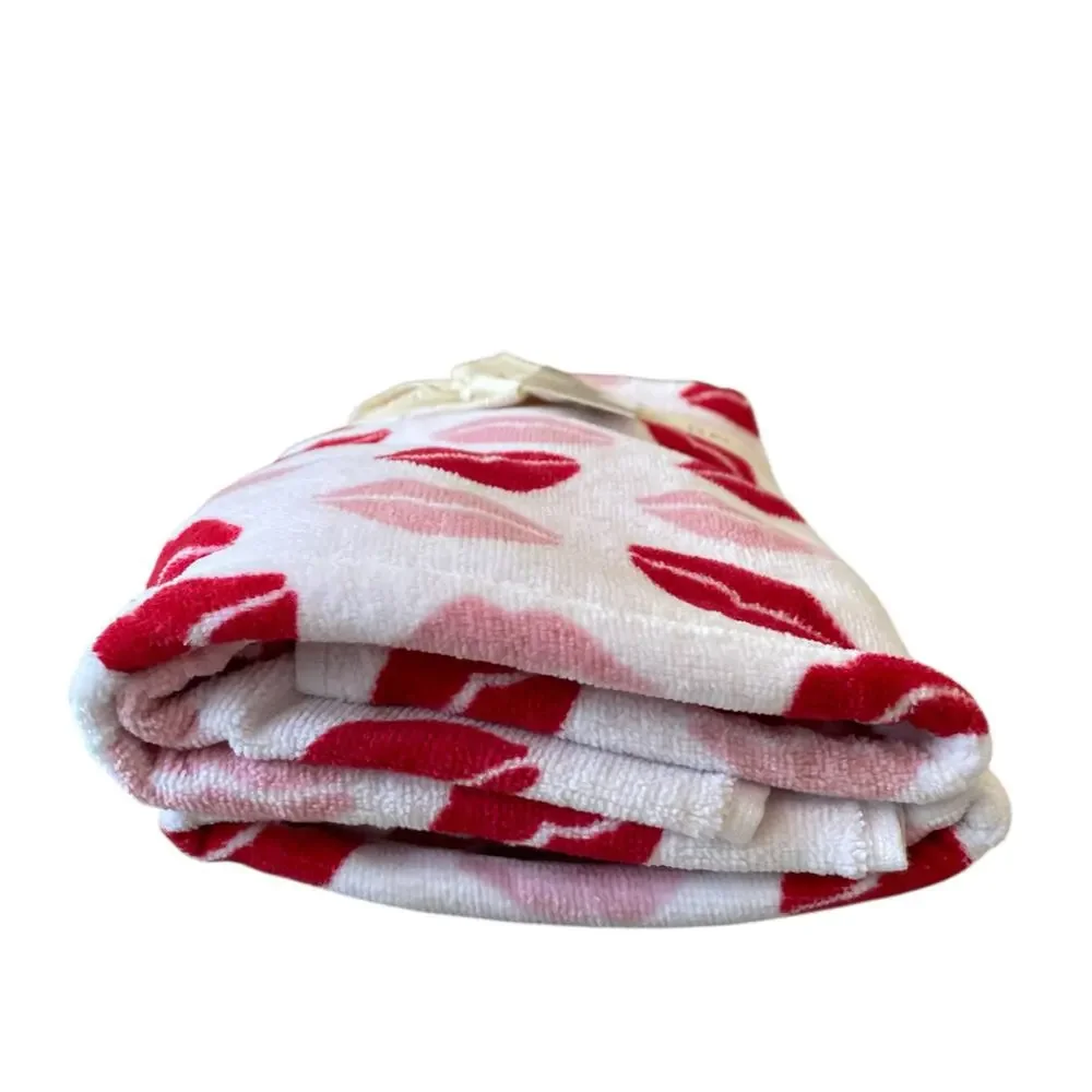 Rachel Zoe Valentine LIPS Hand Towels 18x28 Cotton Set of 2 Pink & Red NEW