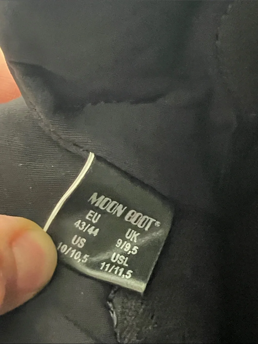 Moon Boot new tag