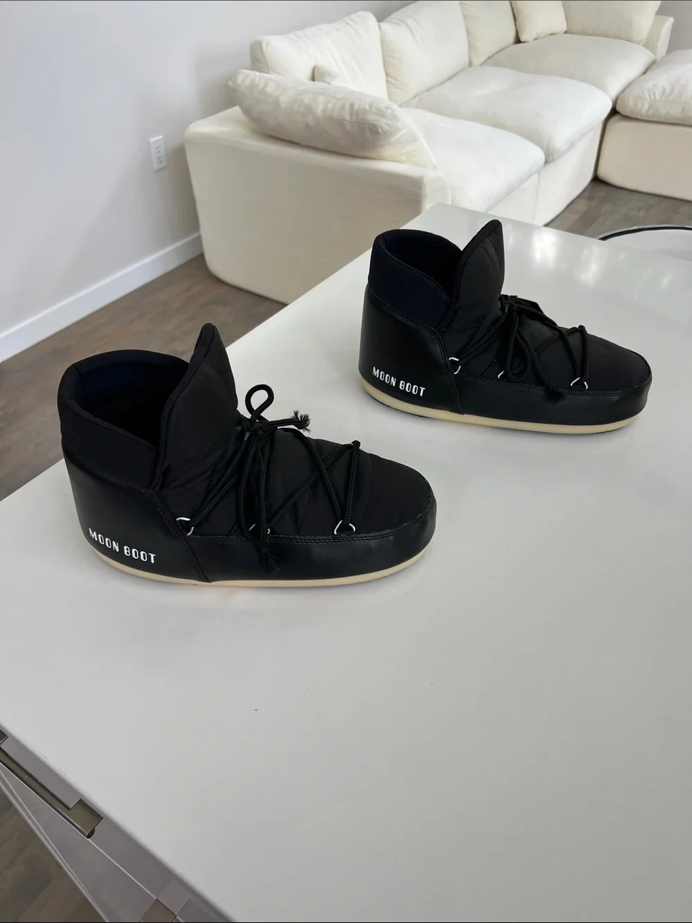 Moon Boot new tag
