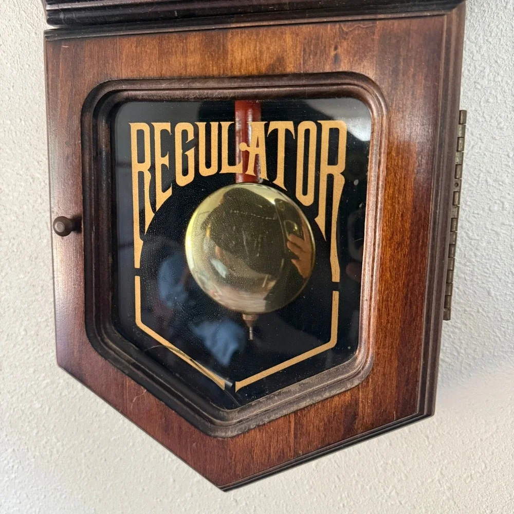 Verichron regulator wall