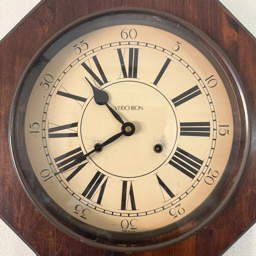 Verichron regulator wall