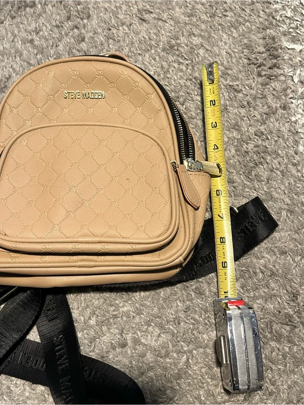Steve Madden compact beige