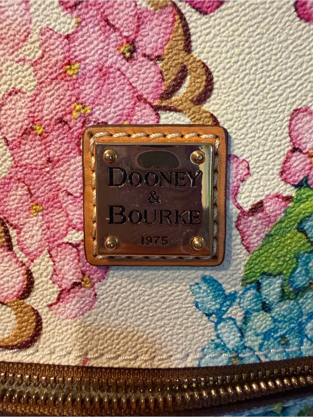 Dooney & Bourke absolutely gorgeous