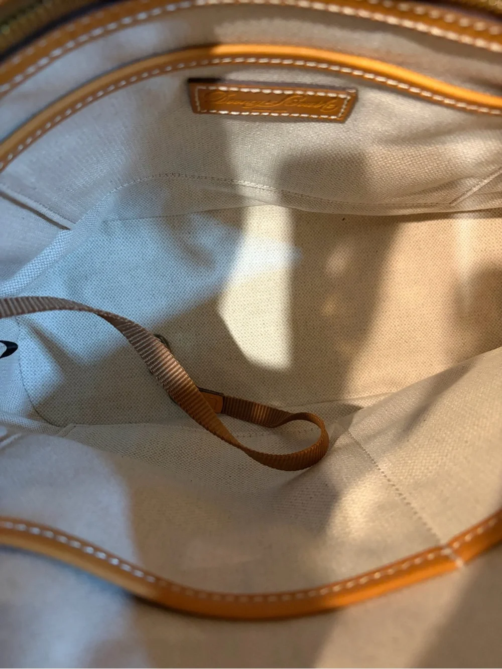 Dooney & Bourke absolutely gorgeous