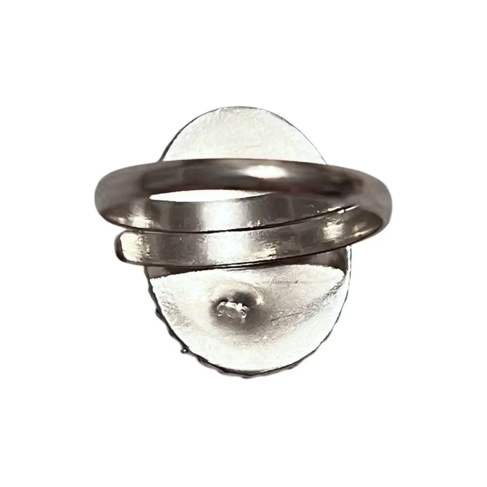 925 Sterling Silver this elegant