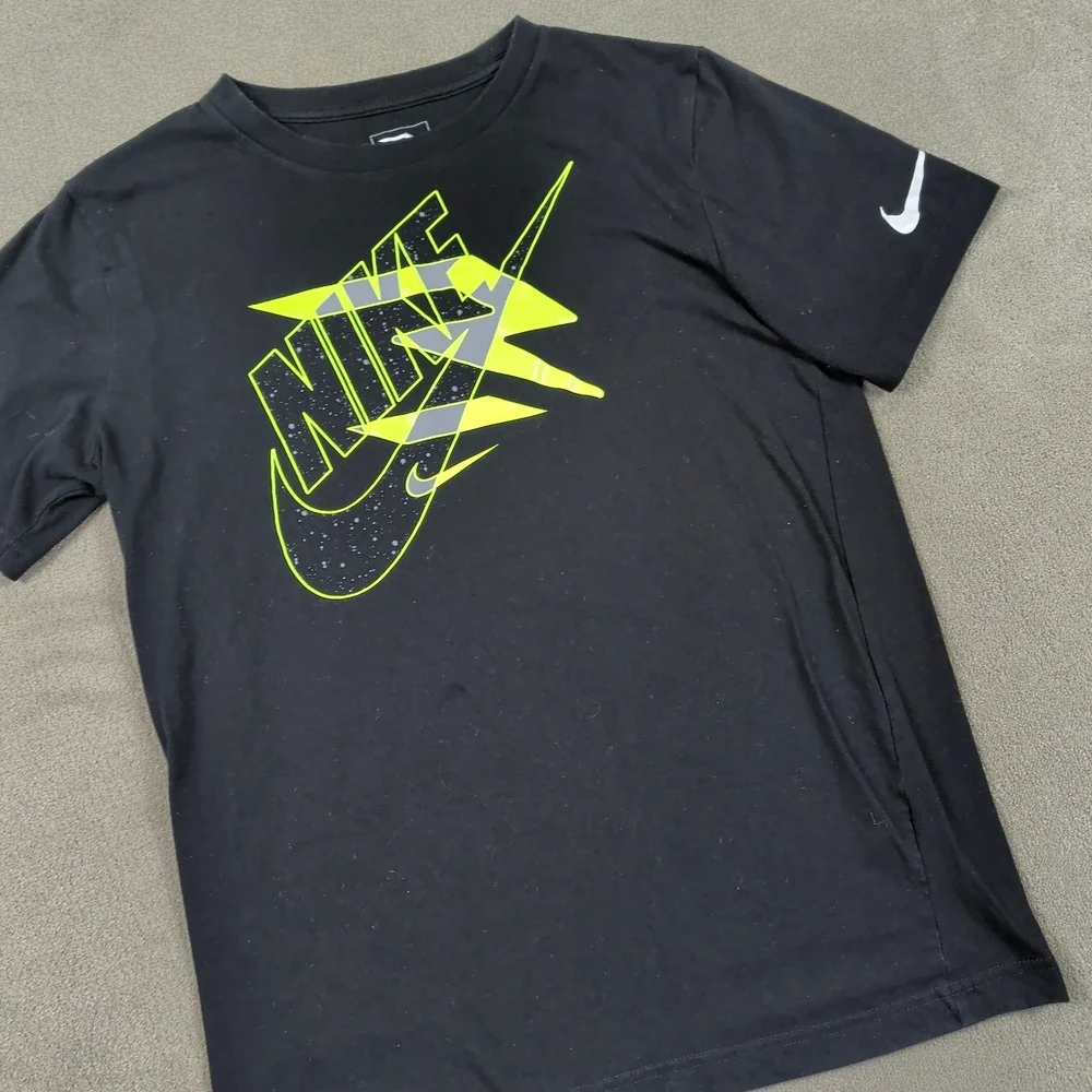 Nike T-Shirt Size XL Boys Black Neon Green Graphic Swoosh Short Sleeve Tee