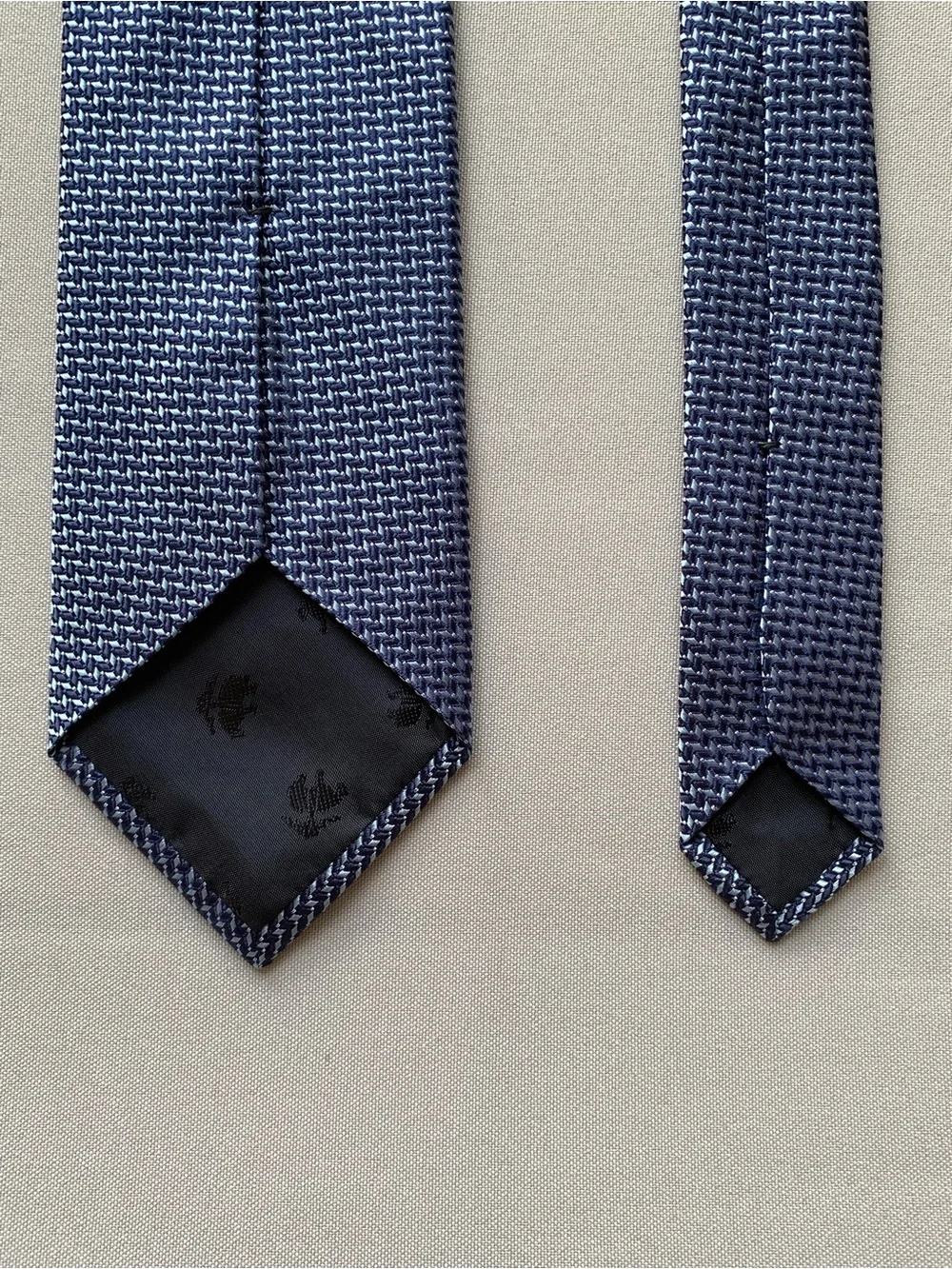 Brooks Brothers 346 Pure Silk Tie Blue Geometric Textured Mens Necktie 57”