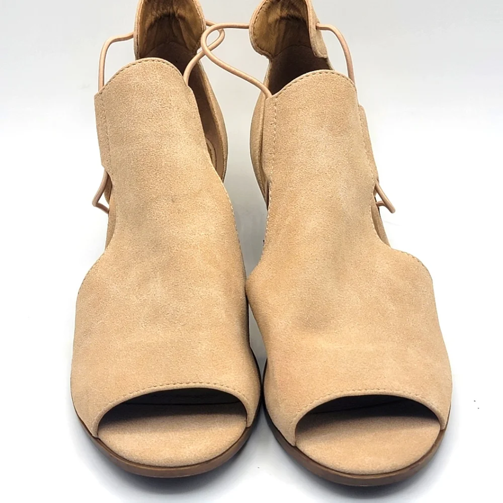 Lucky Brand step out