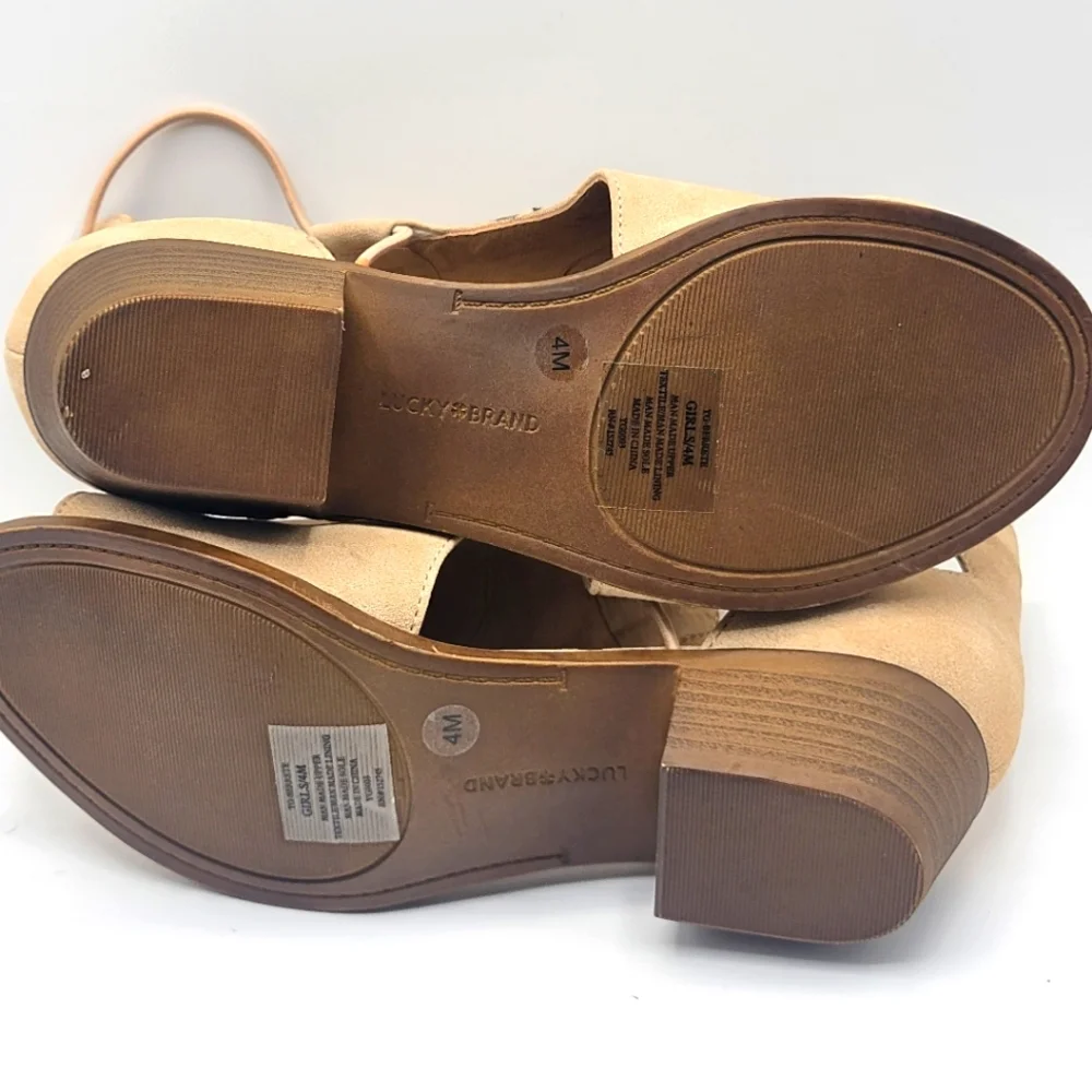 Lucky Brand step out