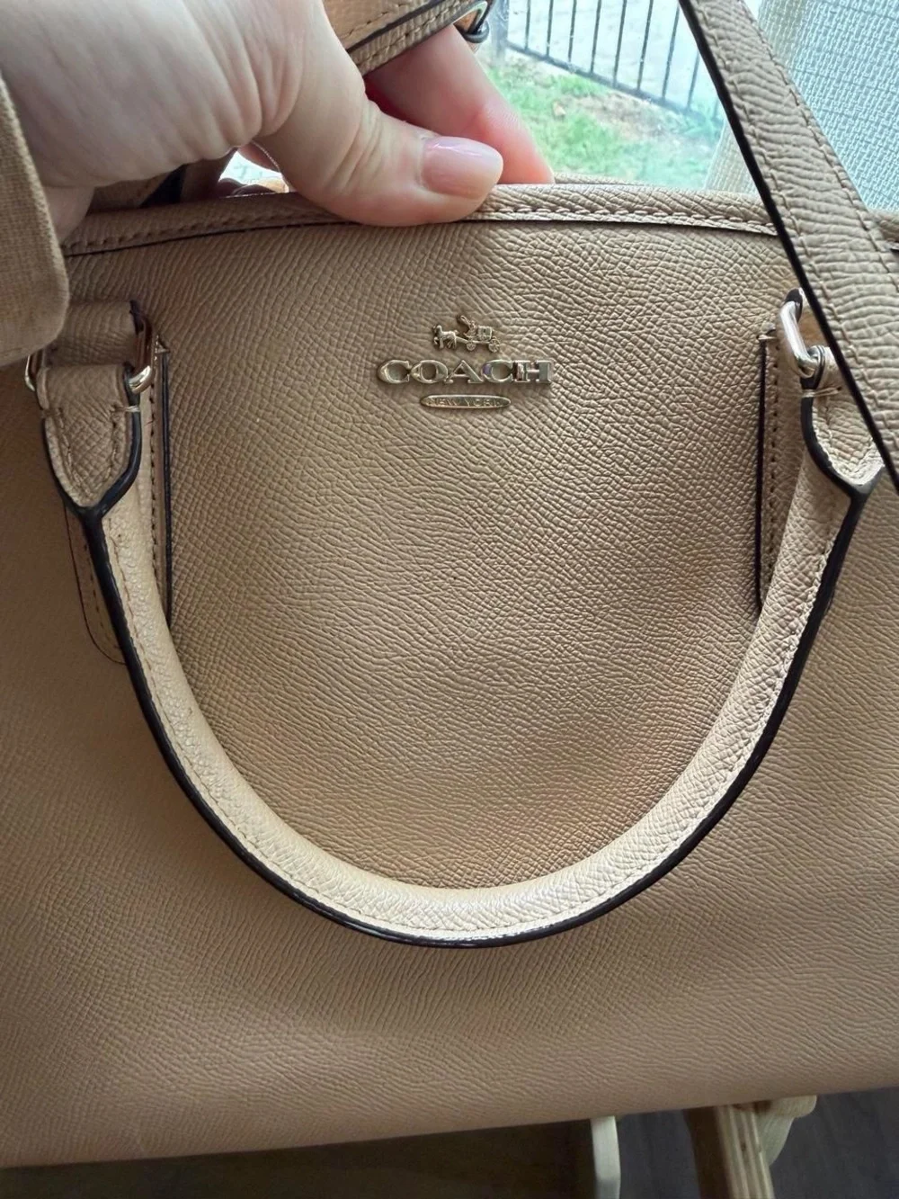 Coach structured pebble