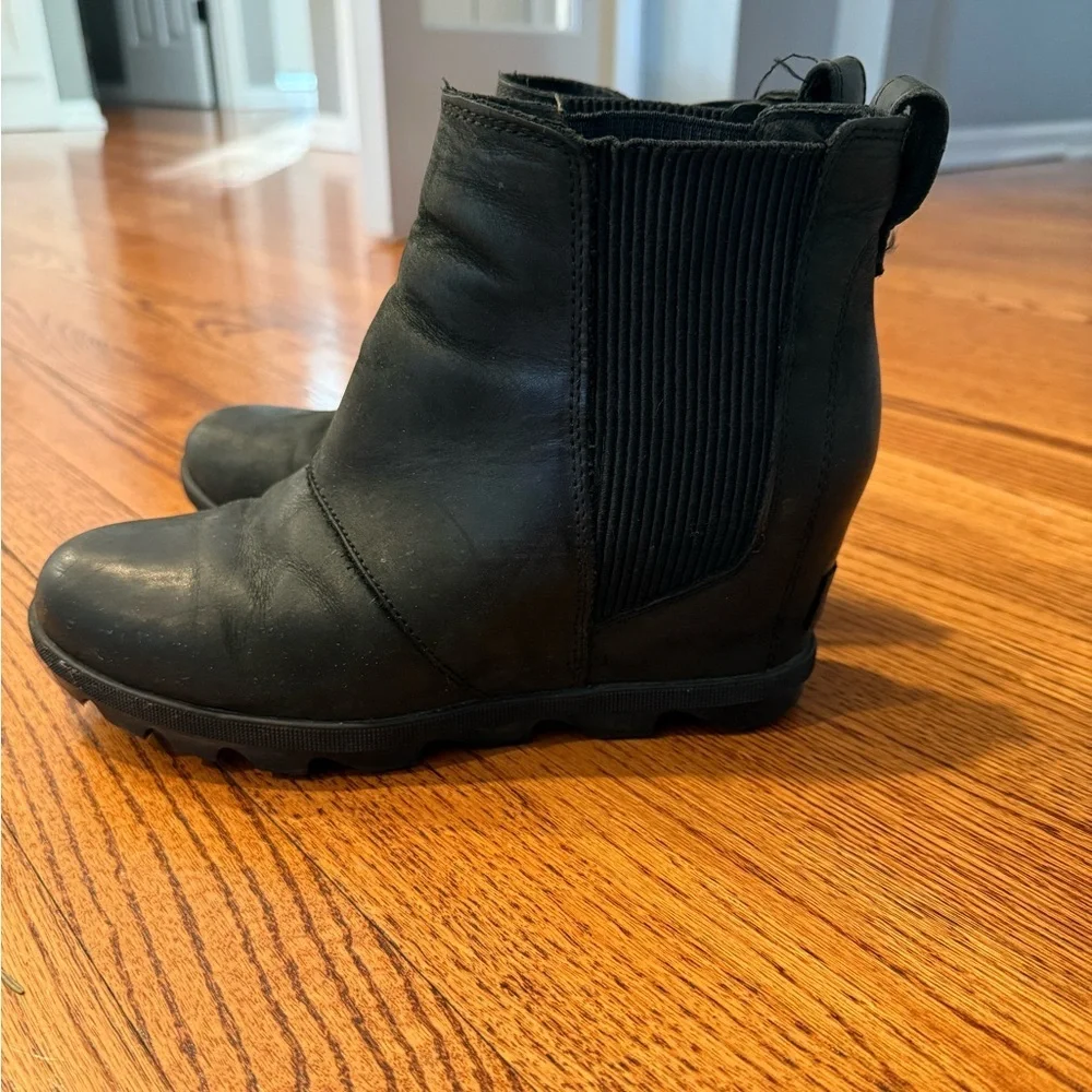 Sorel elegant black