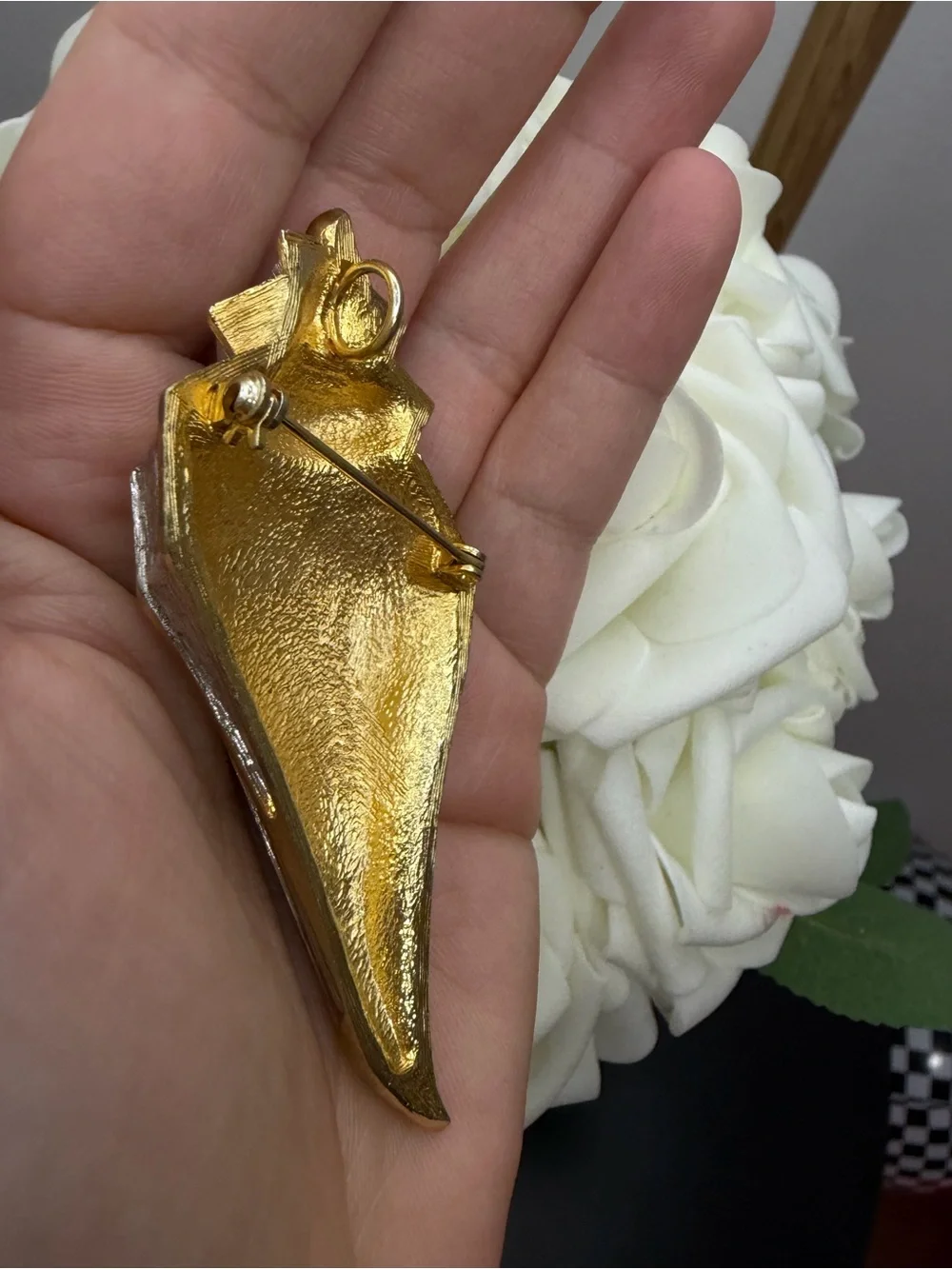 N/A elegant gold