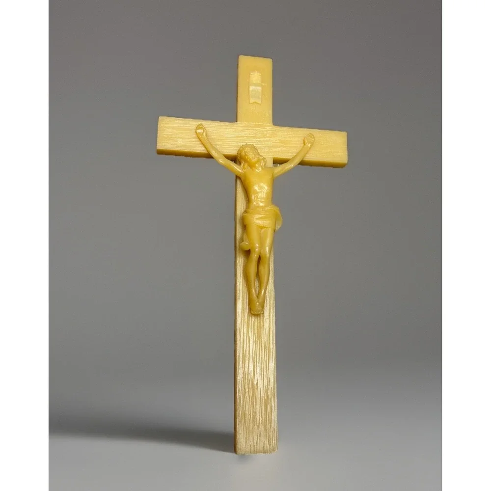 Vtg Plastic Crucifix Cross Jesus Corpus Religious Wall‎ Decor Yellow Off White
