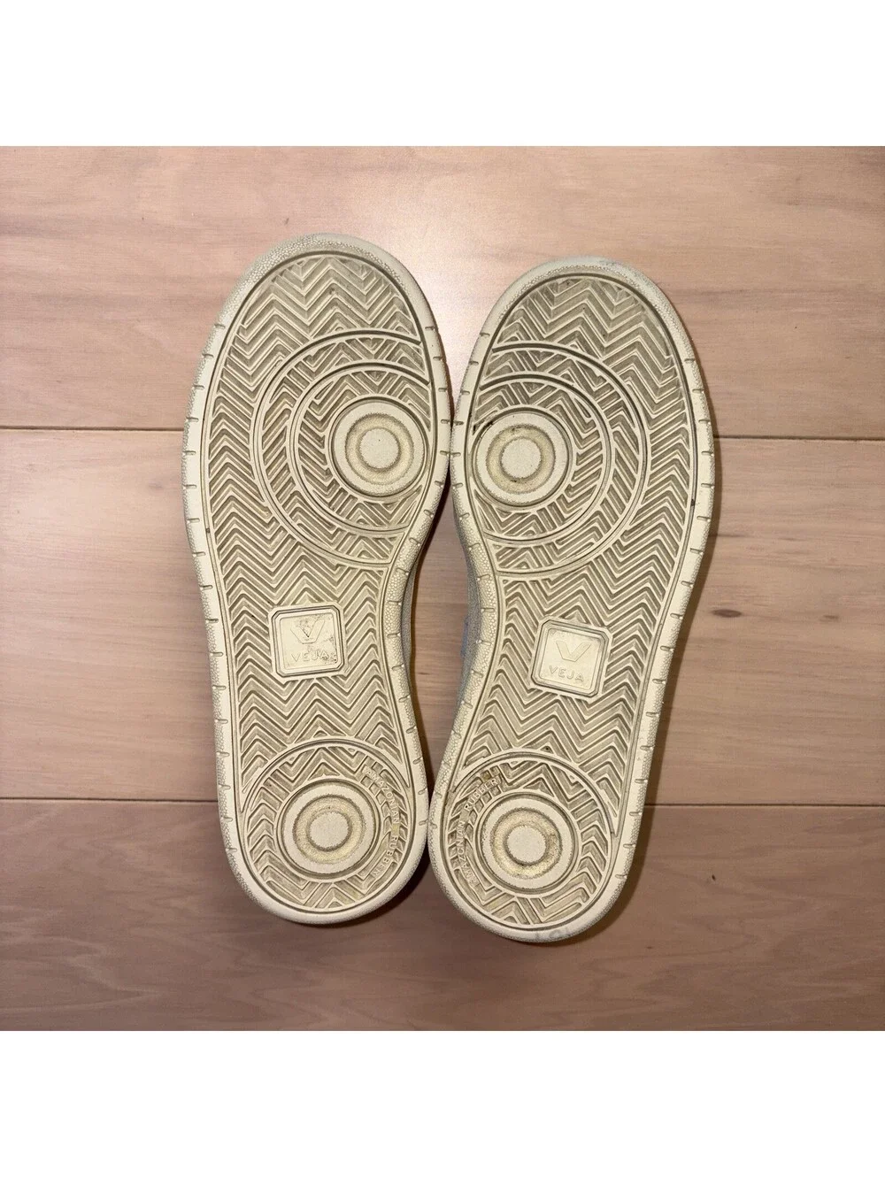 Veja pre owned