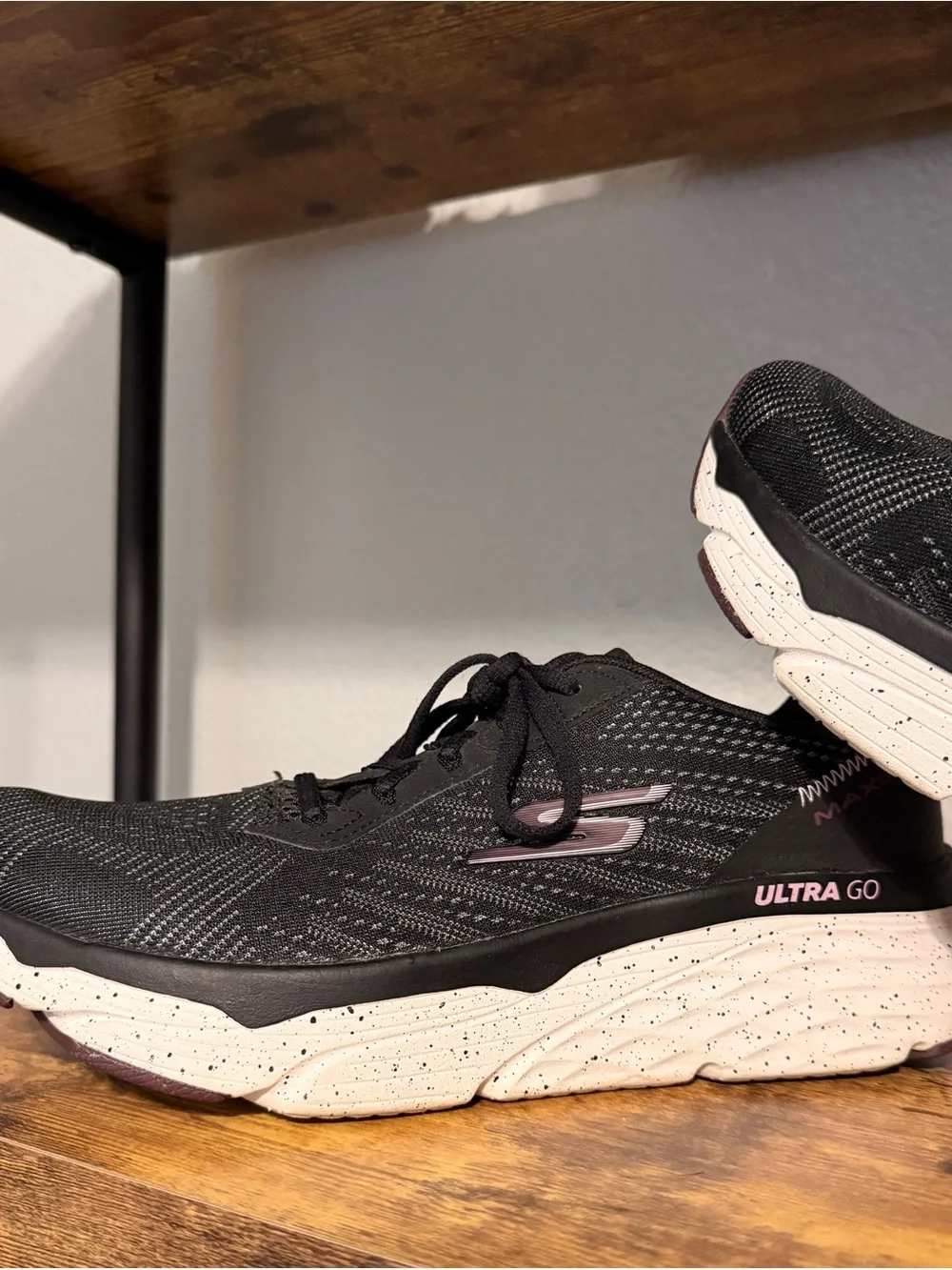 Skechers women’s black