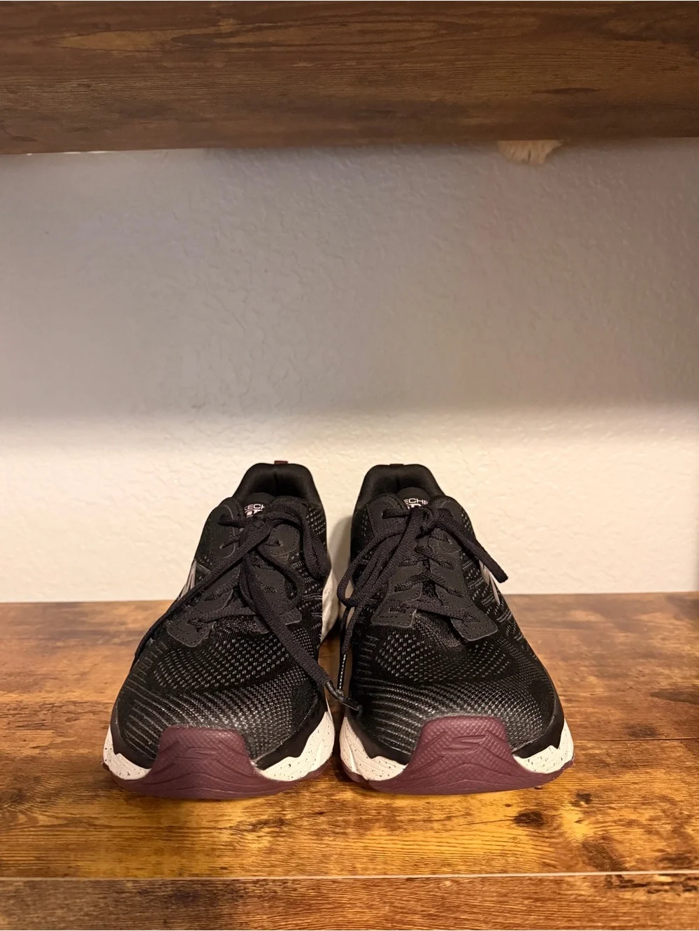 Skechers women’s black