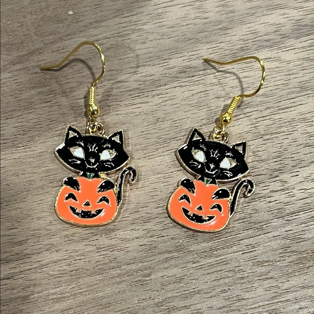 N/A celebrate halloween
