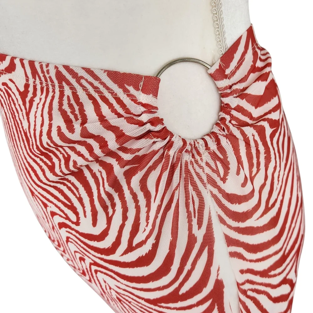 Kendall & Kylie sarong bold